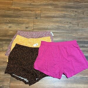 4 pair of Old Navy shorts size XL